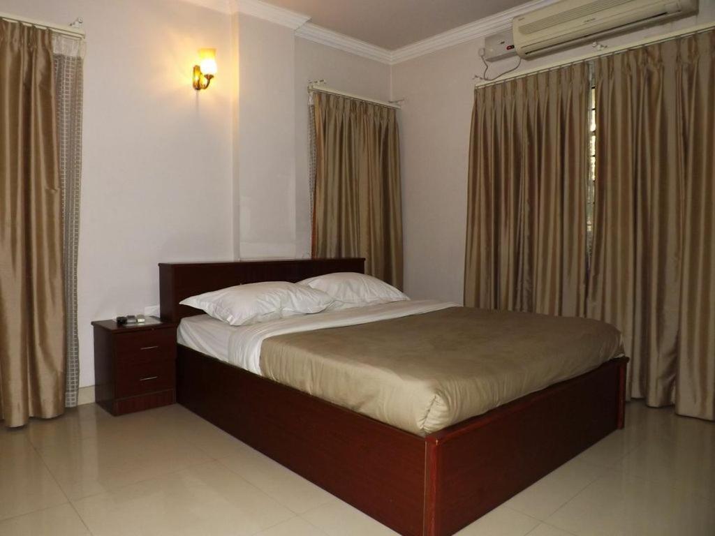 Aston Service Apartment Bangalore Exteriör bild